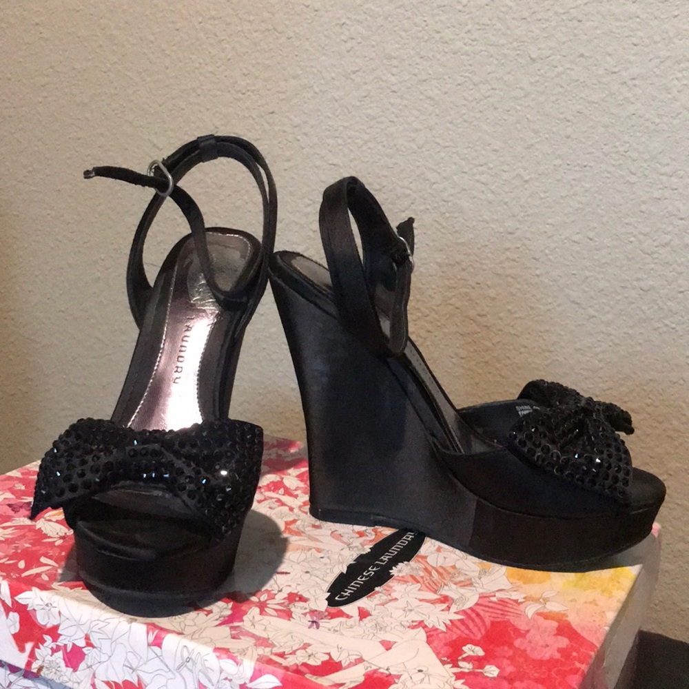 Black Wedges